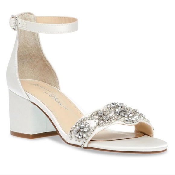 🔥6 FOR $25!🔥Betsey Johnson Mel bridal heels 8.5 Ivory - Picture 1 of 6